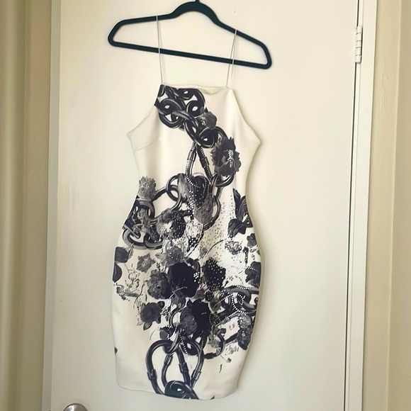 Chic Monochrome Floral Mini Dress - Picture 1 of 12